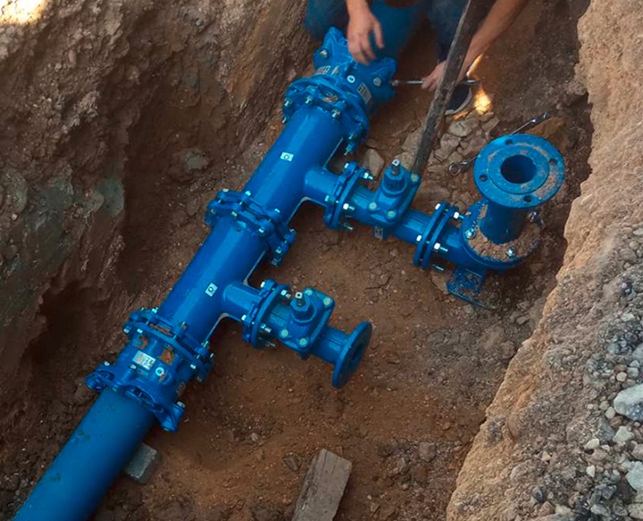 Installed gate valves and Supa Maxi , series 06, 02, 633